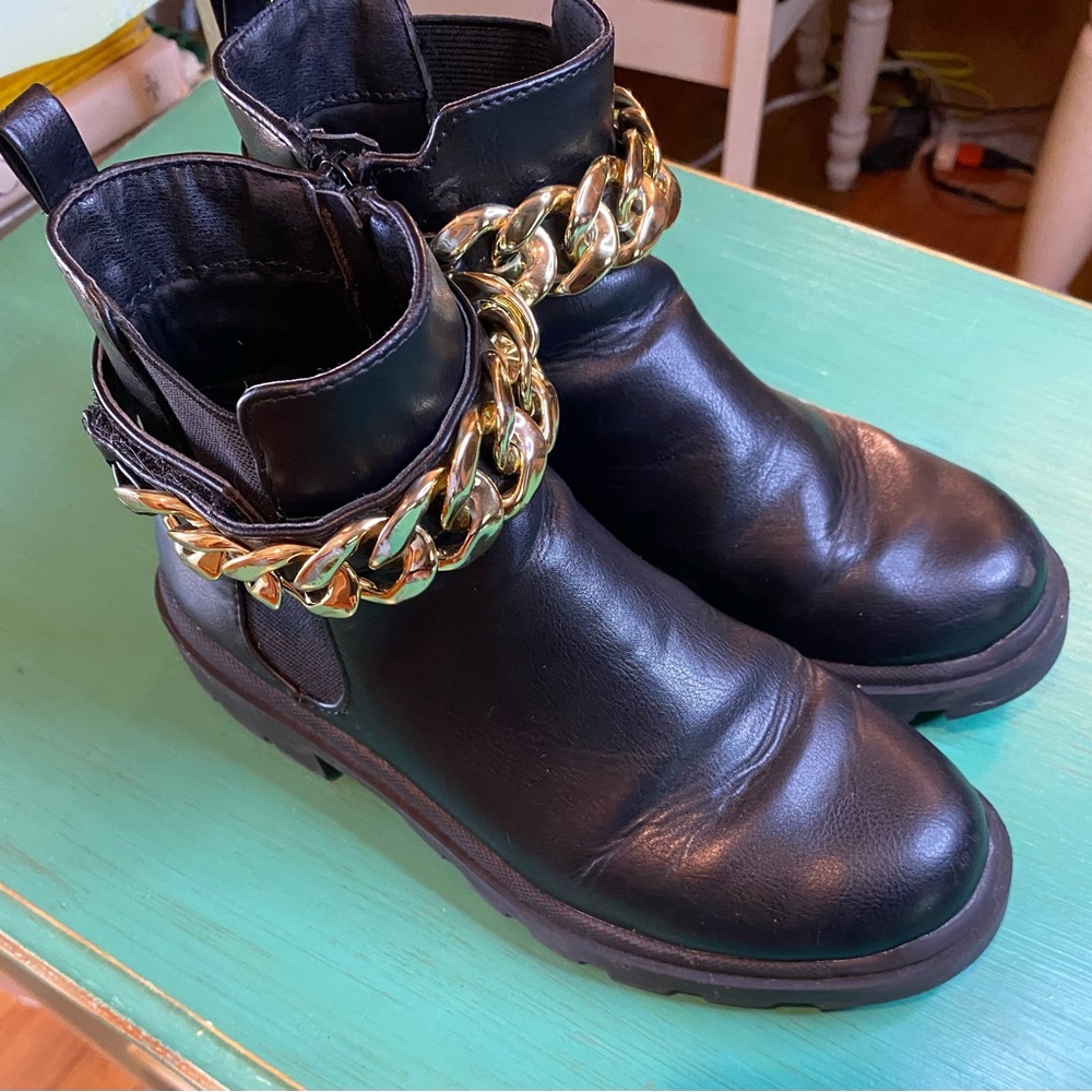 Madden Girls Black Boots Gold Chain Size 3